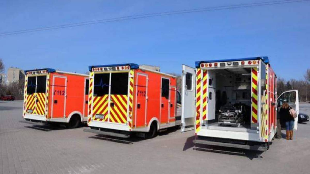 З німецького Бергхайму прибули 4 автівки швидкої допомоги для запорізьких громад та лікарень