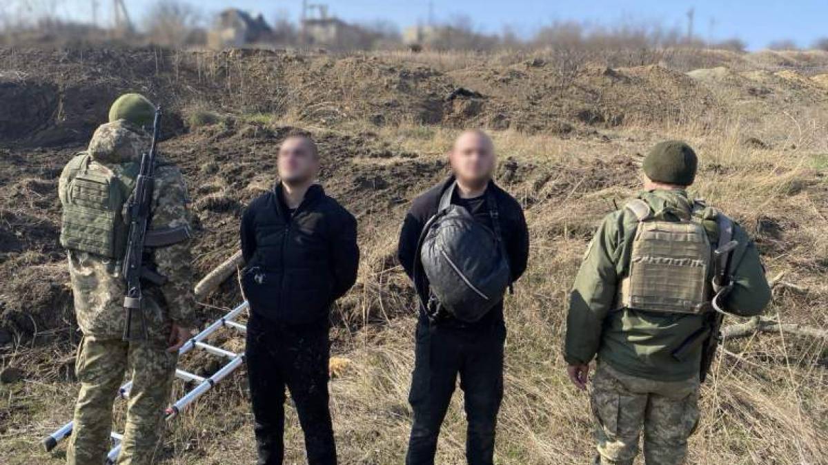 Ухилянти з Запорізької області «штурмували» кордон за допомогою драбини (фото)