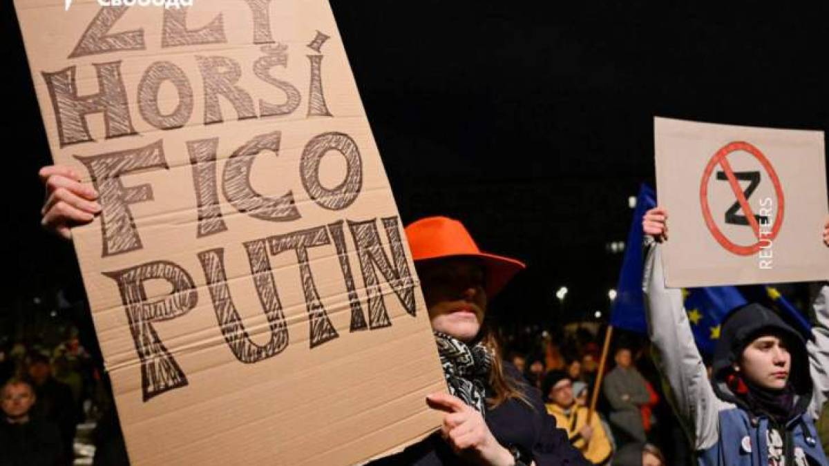 У Словаччині тисячі людей вийшли на протест через політику уряду щодо рф