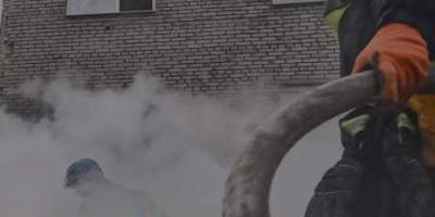 Запорізькі рятувальники ліквідують наслідки ворожих обстрілів