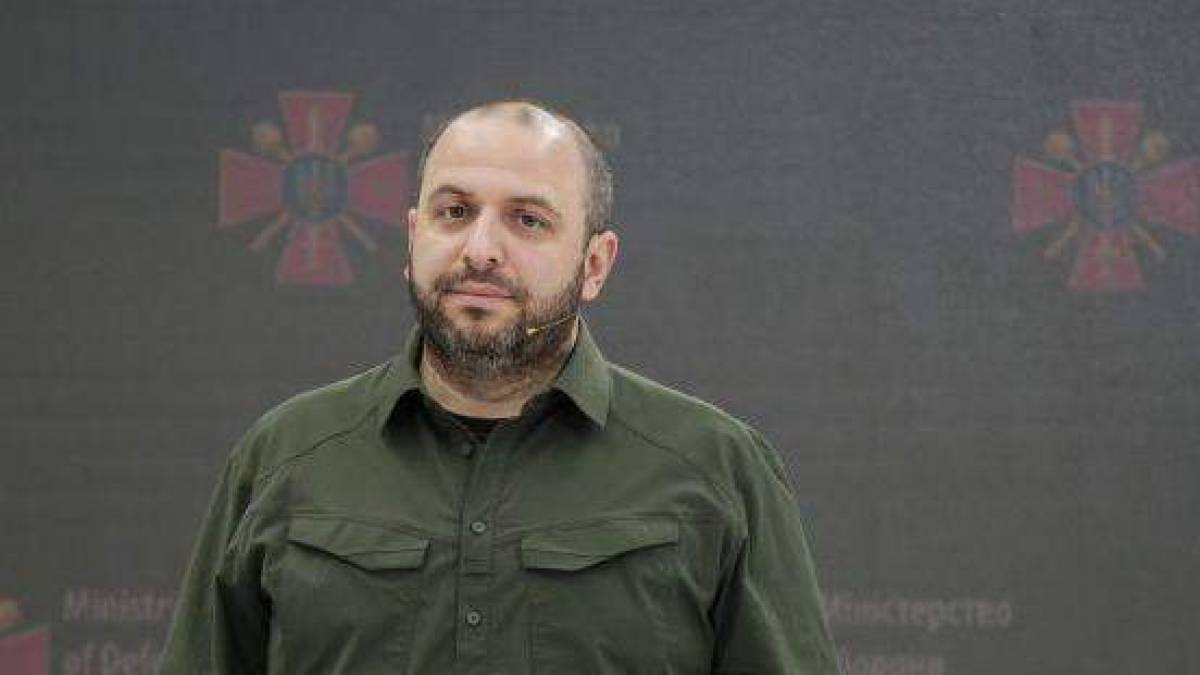 Министр обороны приехал на Запорожское направление и показал ход строительства фортификаций (видео)
