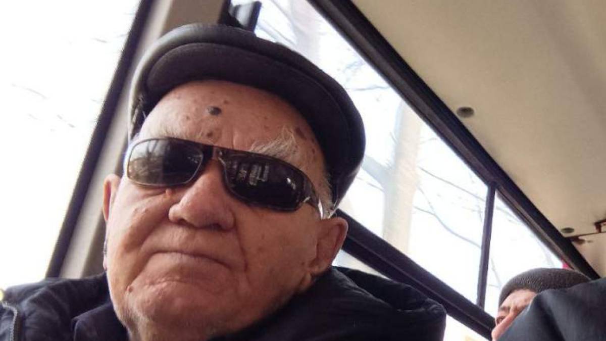 Життя плете своє полотно без упину: у пана Віктора завжди є мочалка, якщо комусь треба