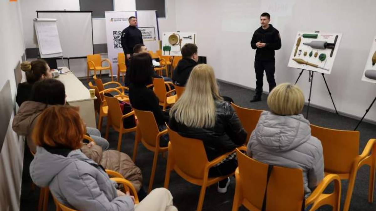 У Запоріжжі рятувальники навчали, як діяти у надзвичайних ситуаціях воєнного характеру