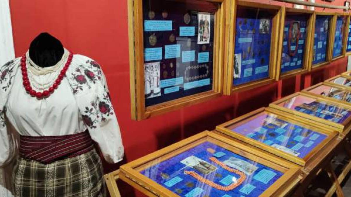 Сріблясті дукачі, що набули історичної ваги – на виставці у «Місті за порогами»