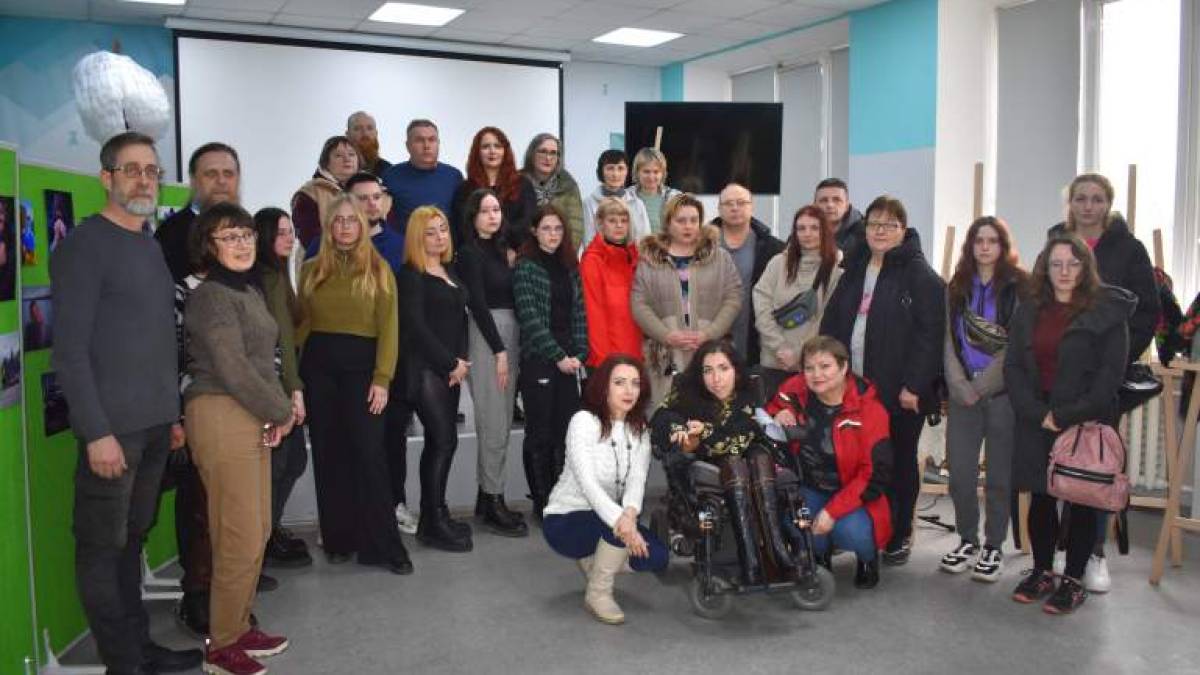 «Чекати як дихати» – разом легше. Зустріч та фотовиставка в обласній бібліотеці