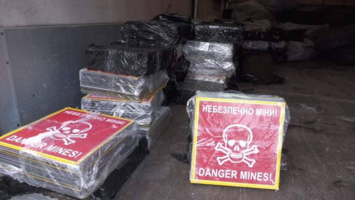 У Запоріжжі піротехніки отримали сертифіковані знаки для маркування небезпечної території