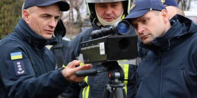 У Запоріжжі рятувальники тренувалися шукати постраждалих під завалами за допомогою спецприладів