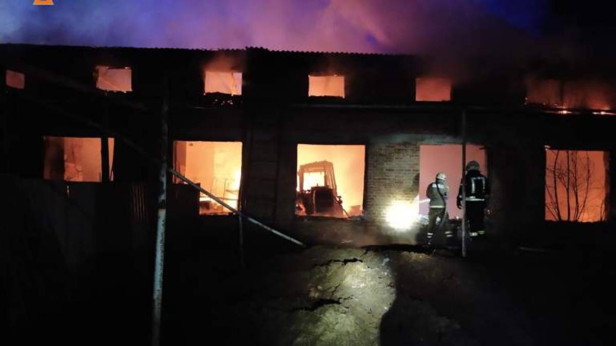 У Запорізькому районі горіло фермерське господарство
