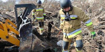 У Запоріжжі рятувальники допомагають ліквідовувати наслідки російських ракетних ударів