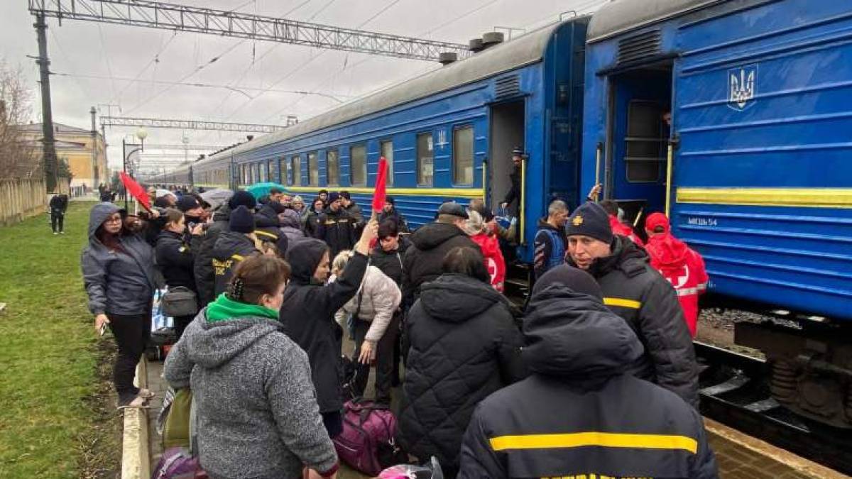Укрзалізниця продовжує евакуаційний процес з Донеччини