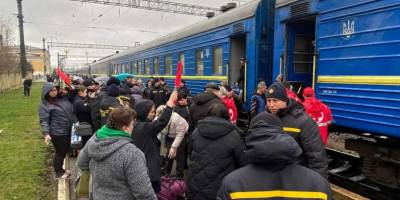 Укрзалізниця продовжує евакуаційний процес з Донеччини