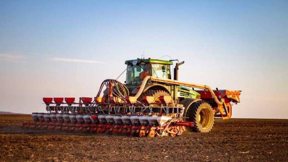 Аграрії засіяли понад 210 тис. га ярих зернових та зернобобових культур – хто серед лідерів