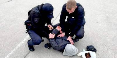 У Запоріжжі поліцейські затримали «продавця» зброї