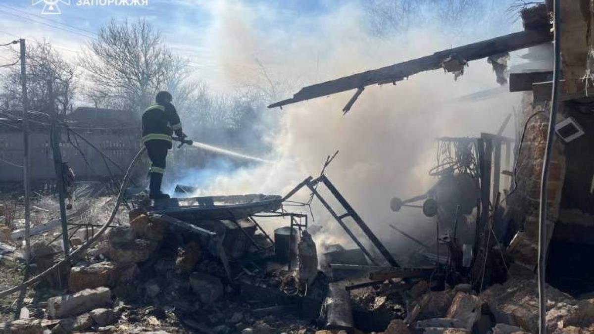 Запорізькі рятувальники ліквідували пожежу в Гуляйполі