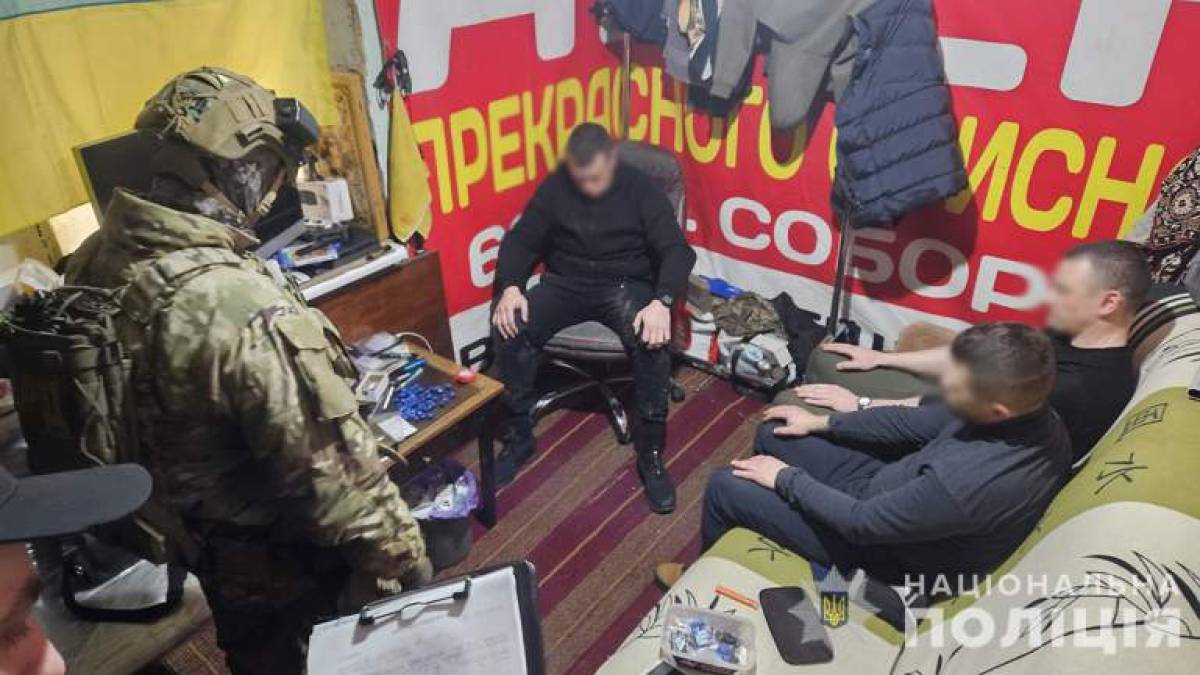 Щомісяця «заробляли» по 2 млн грн : у Запоріжжі затримали групу наркоторговців (ВІДЕО)