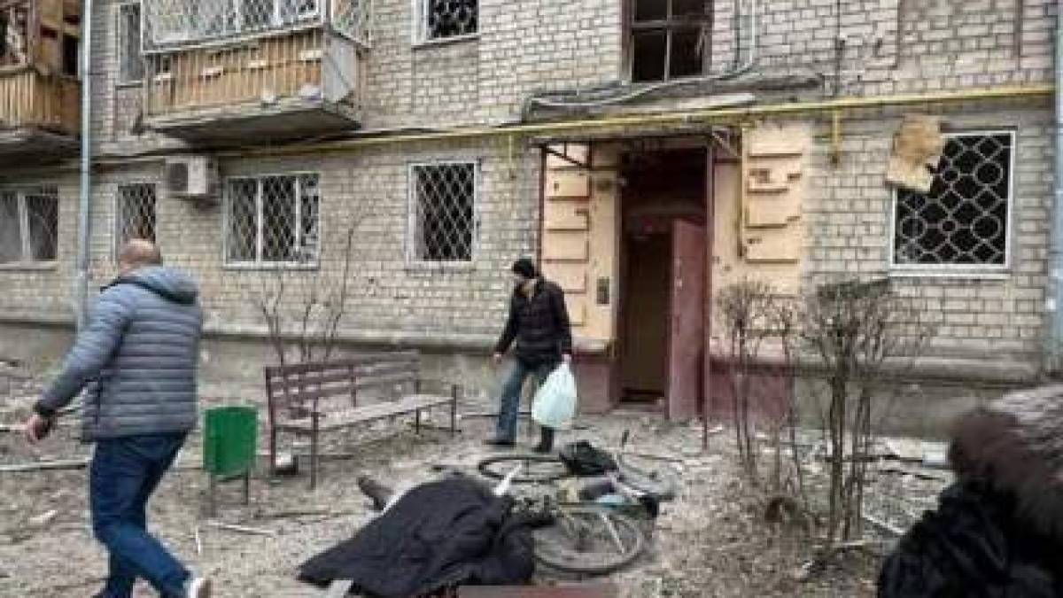 Продовжуючи терор мирного населення України, рашизоїди б’ють по по житловим районам