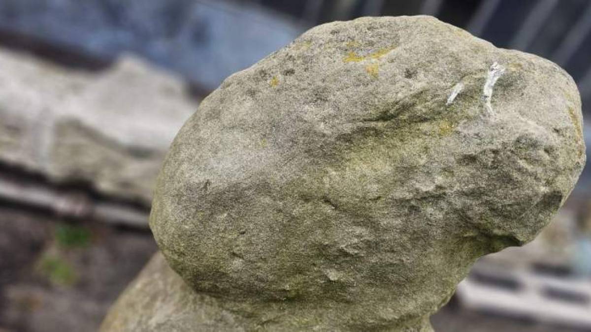 До Дніпра привезли дві камʼяні баби з Донеччини, яким понад 800 років