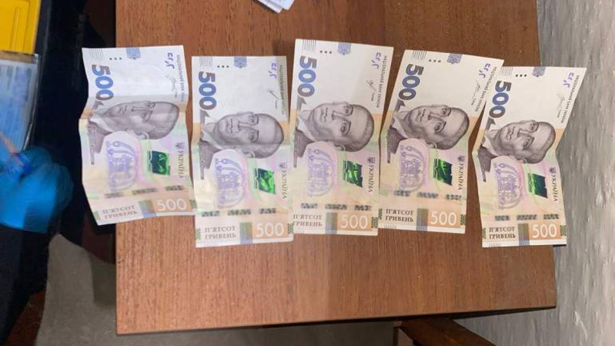 Запорізькі поліцейські у прифронтовому місті затримали “на гарячому” наркоторговця (ФОТО)