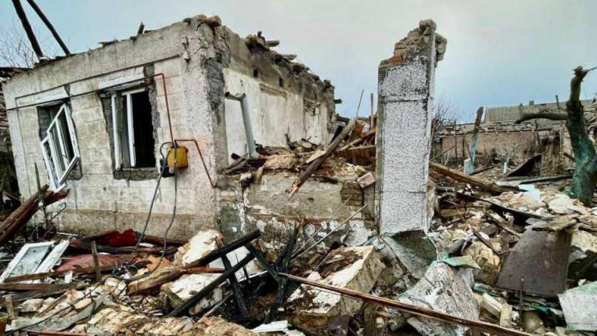 Ворог вночі атакував Запоріжжя безпілотниками — є поранені та руйнування