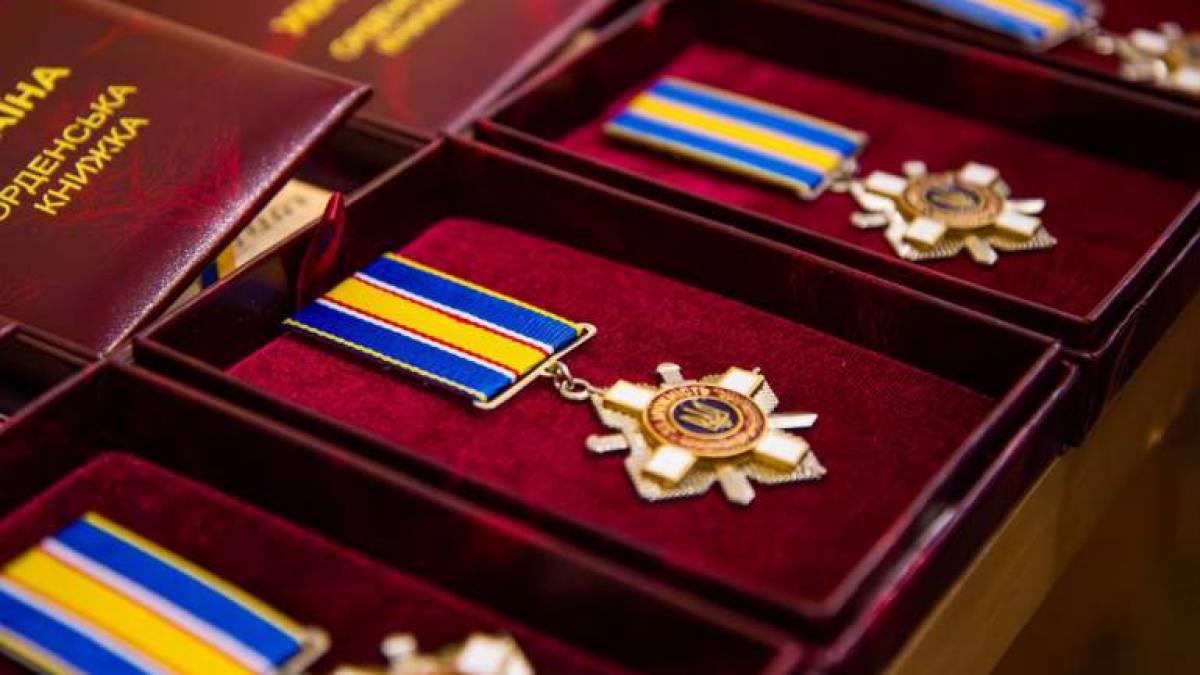 У Запоріжжі родинам  загиблих гвардійців вручили ордени «За мужність»