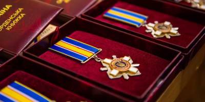 У Запоріжжі родинам  загиблих гвардійців вручили ордени «За мужність»