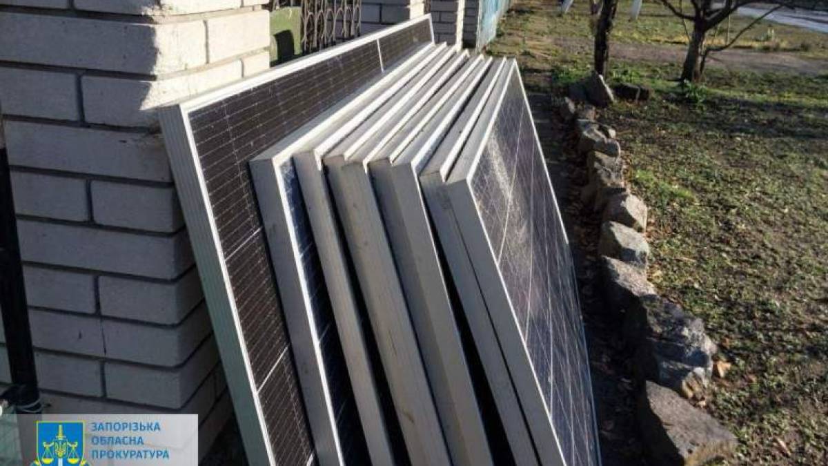 У Запорізькій області діяла банда, яка вкрала 350 сонячних панелей із зони бойових дій