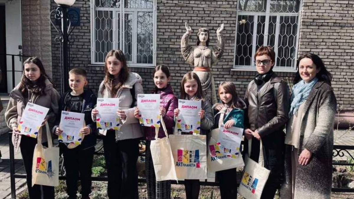 Нова мальовнича українська весна розквітла  у дитячій художній школі