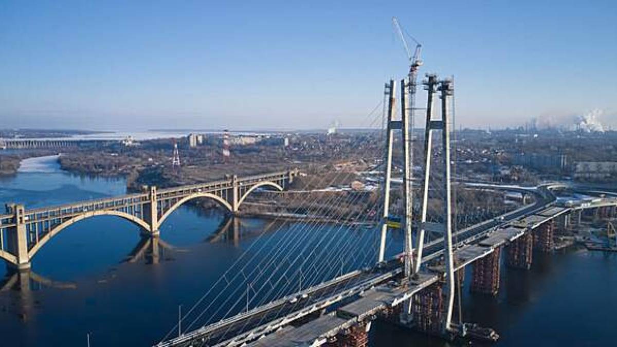 У Запоріжжі з 30 березня рух автотранспорту новим мостом буде двостороннім