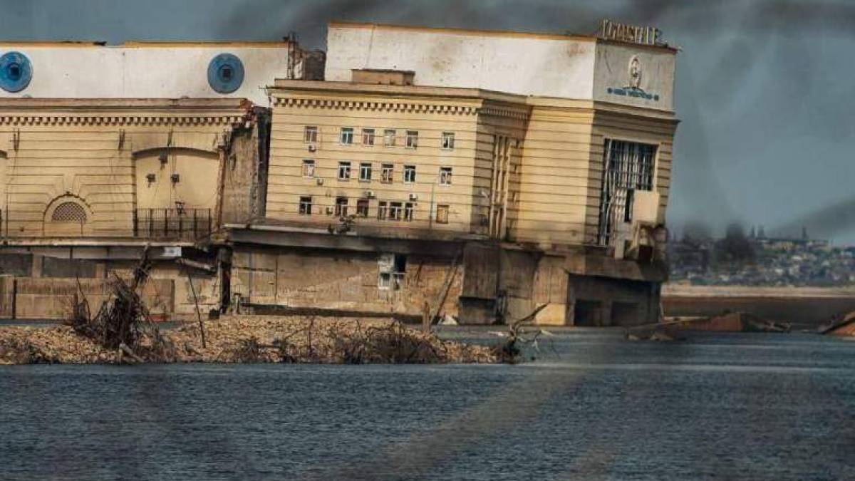 Як виглядає зруйнована дамба Каховської ГЕС та Новокаховський парк