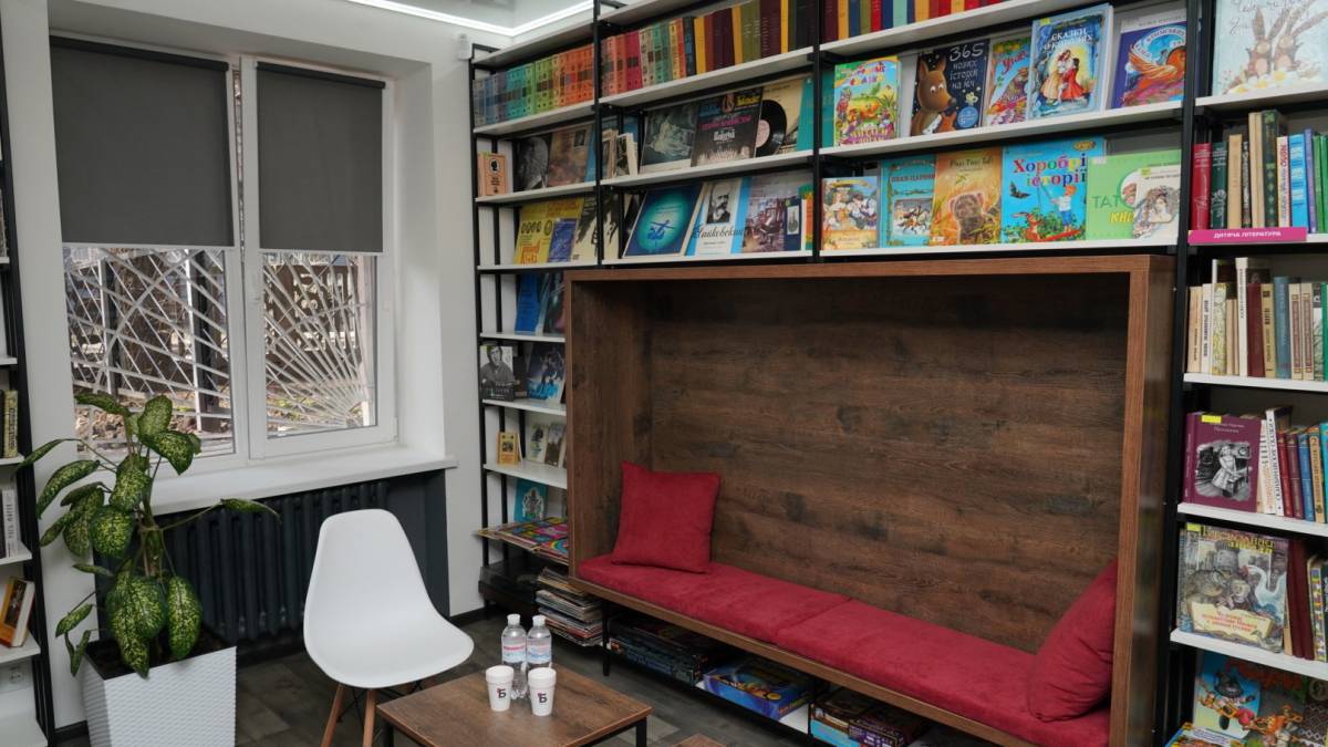 Сьогодні у запорізьких бібліотеках: english, шахи, шашки в оточенні книжкового царства
