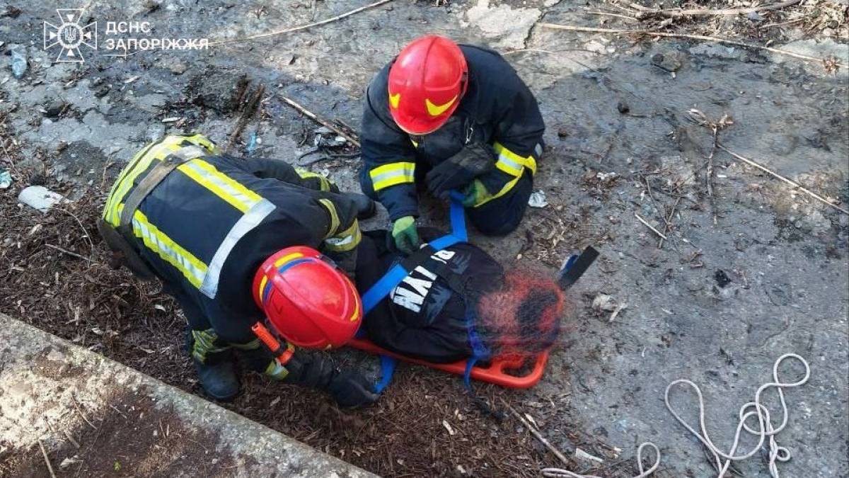 У Хортицькому районі врятували чоловіка, який впав у стічний колектор