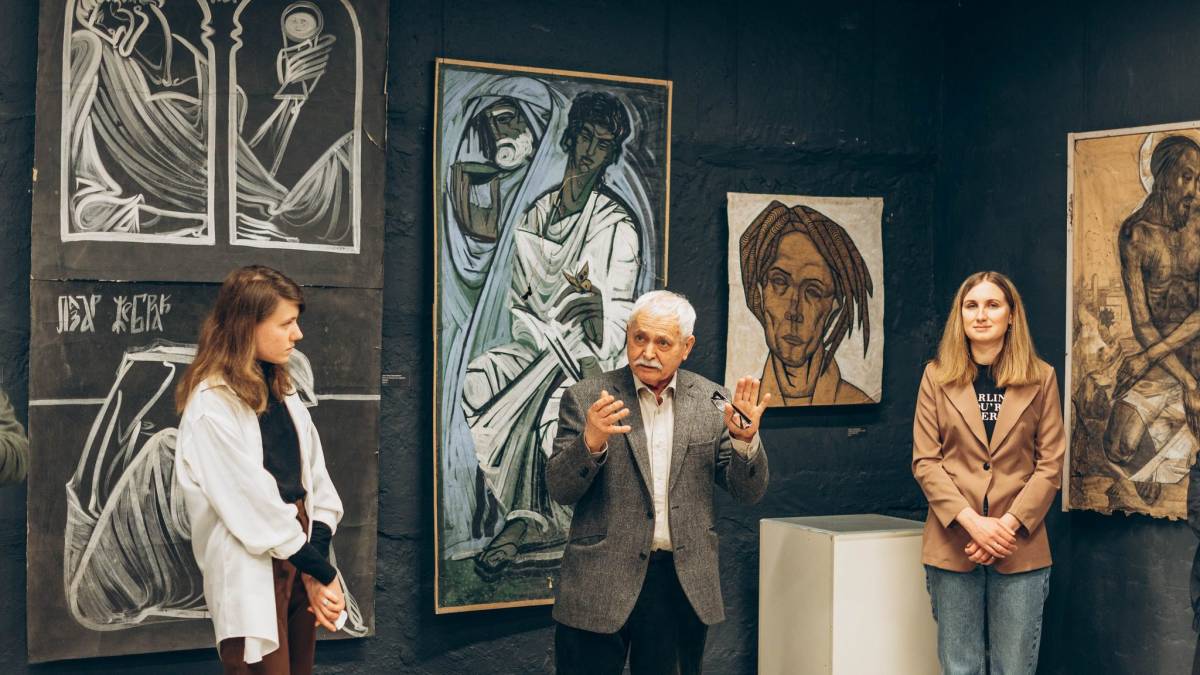 «Зі сховища в сховище»: виставку сакрального мистецтва у Львові працює в укритті