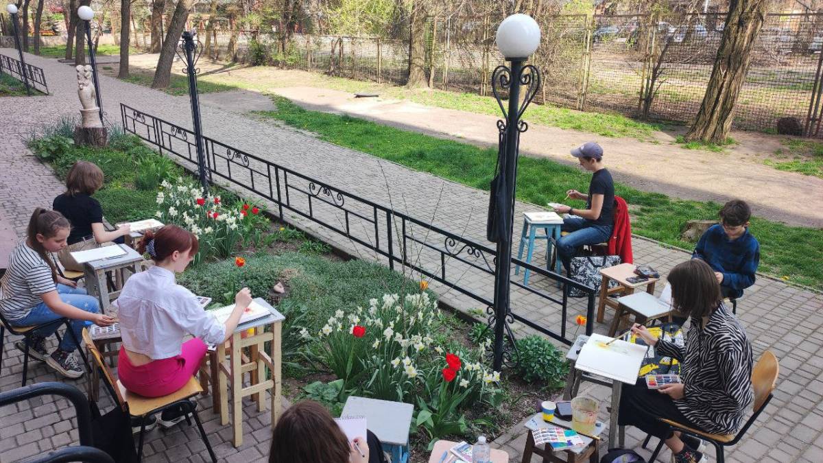 Природа позує, діти малюють: пленер як експромт для учнів ЗДХШ