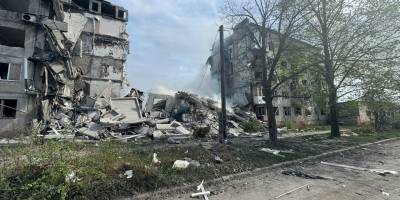 На Донеччині від авіаударів загинуло троє людей, четверо зазнали поранень: зруйновано цілий під’їзд