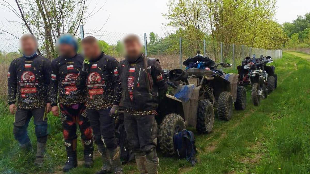 В Україну  заїхали поляки на квадроциклах: заблукали на шляху до Стамбула
