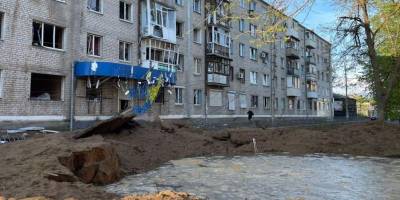 росіяни вдарили ракетою по центру Слов’янська, пошкоджені багатоповерхівки