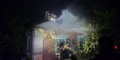 Запорізькі рятувальники ліквідують наслідки ворожих обстрілів