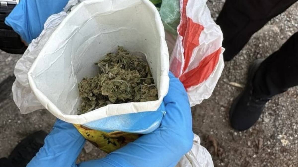 Запорізький рятувальник торгував наркотиками