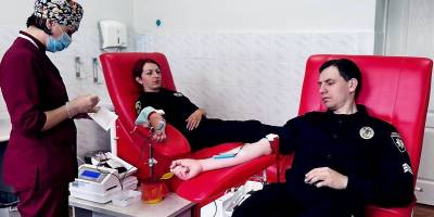 Запорізькі патрульні «поділилися» кров’ю з тими, хто її вкрай потребує