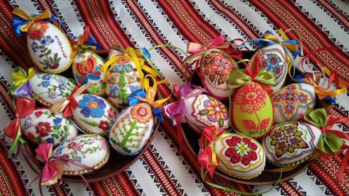 Запорозькі Берегині запрошують на виставку вишитих писанок і … сталевих яєць Запоріжжя