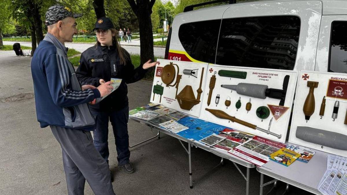 Рятувальники продовжують навчати запорожців, як діяти при виявленні вибухонебезпечних предметів
