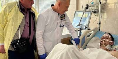 Медики рятують захисника Запоріжжя, перед яким вибухнула бомба, скинута з ворожого дрона