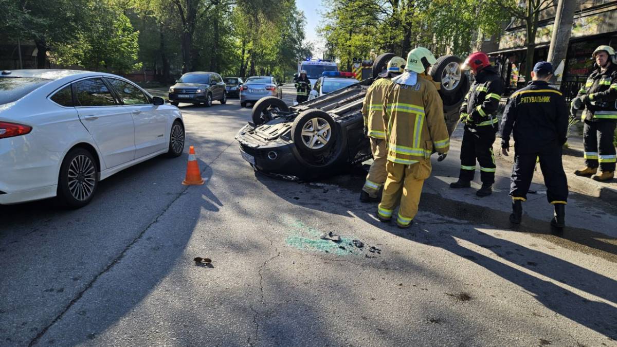 У Запоріжжі сталася масштабна ДТП – зіштовхнулися три автівки