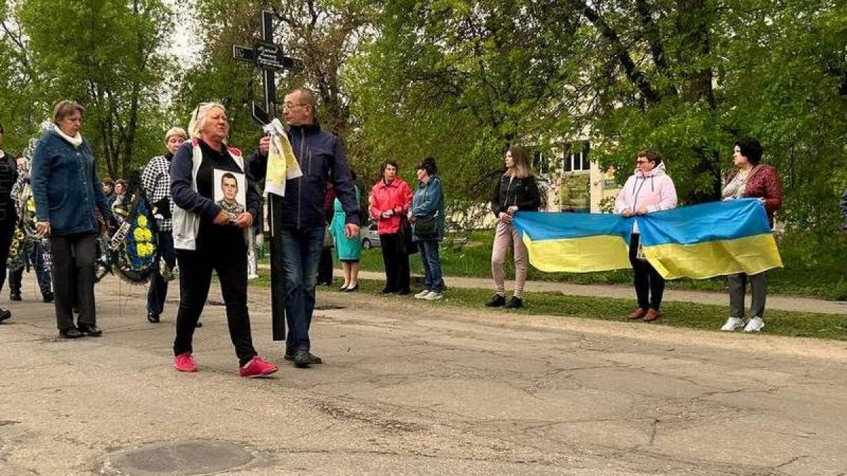 На Запоріжжі провели в останню путь загиблого героя – 33-річного Дмитра Тімакова