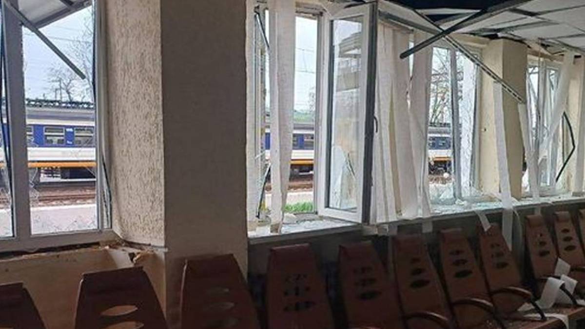 «Укрзалізниця» повідомляє про удари по залізничним гілкам у різних регіонах
