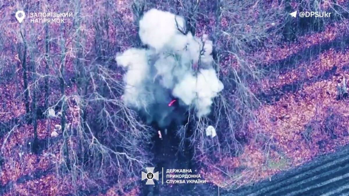 На Запорізькому напрямку прикордонники знищили ворожий бронетранспортер БТ-ЛБ