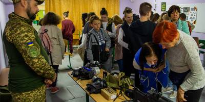 У Запоріжжі нацгвардійці провели для школярів урок хімічній і радіаційній безпеки