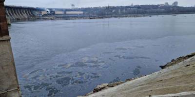 Внаслідок влучання російських ракет у ДніпроГЕС стався витік нафтопродуктів у Дніпро