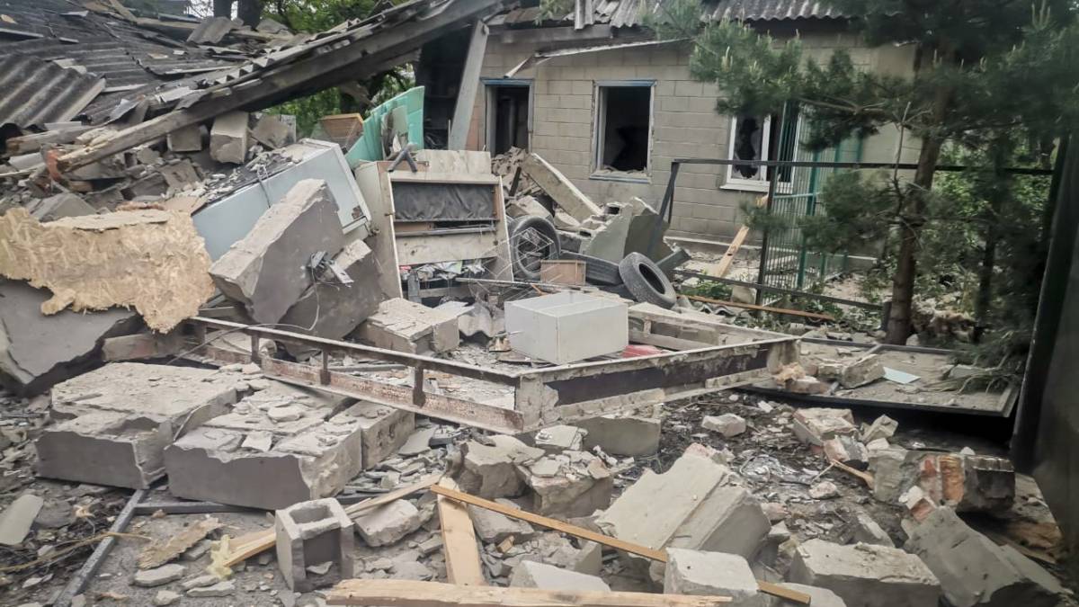 На Запоріжжі поліцейські документують наслідки ворожих обстрілів