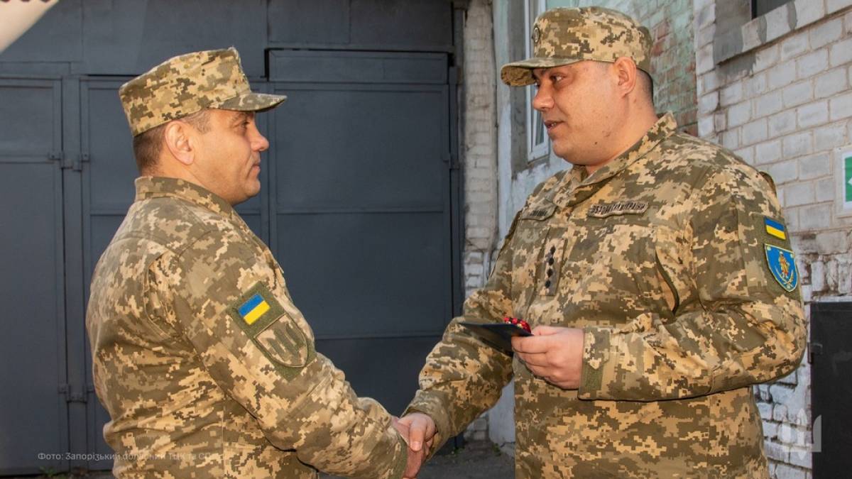 Військовослужбовцю із Запоріжжя вручили «Золотий хрест» Головнокомандувача